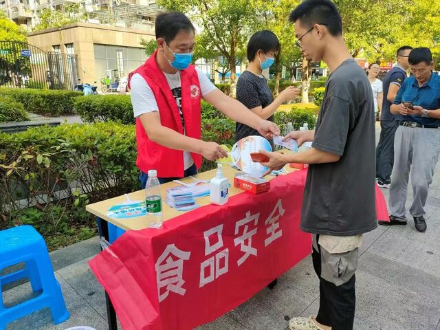 屯溪区屯光镇：“点、线、面”结合筑牢食品安全防线