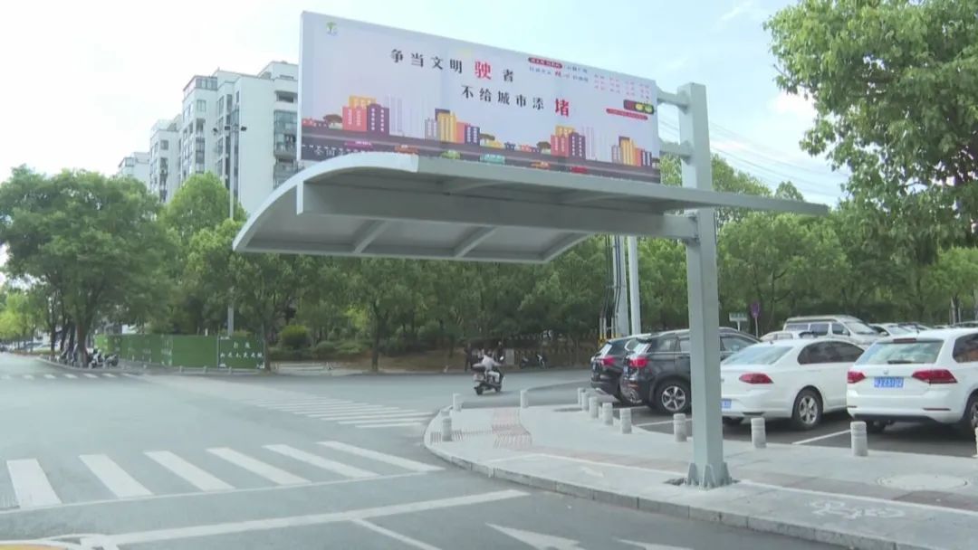 屯溪区：增设遮阳雨棚 出行便利暖民心