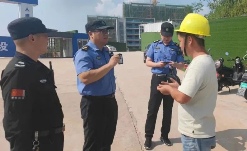 屯溪区：加强渣土运输车辆管控 营造干净舒适环境