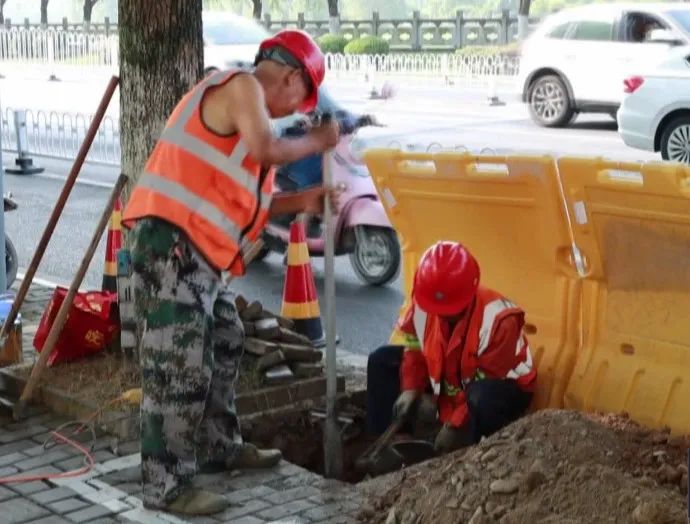 歙县：22个遮阳雨棚陆续“上岗”