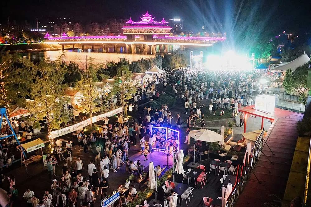 黎阳镇：“夜经济”点燃夏日消费新动力