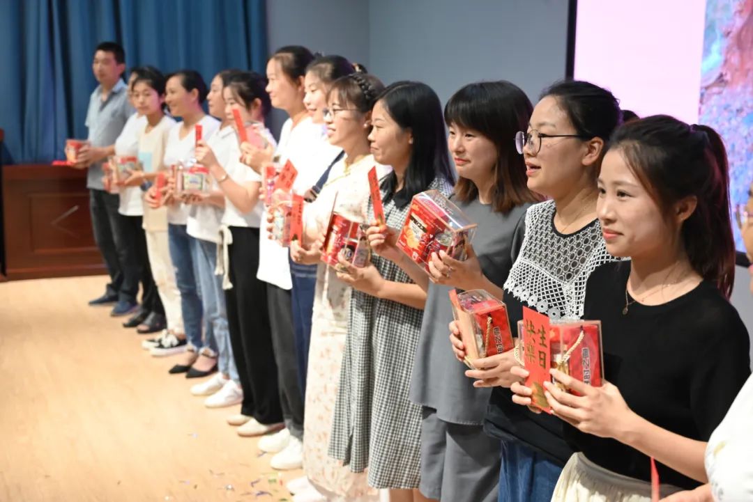 【网络中国节·中秋】祁门县：师生庆祝双节 共享团圆与感恩