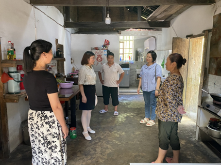 江紫霞：群众心中的那抹“霞光”