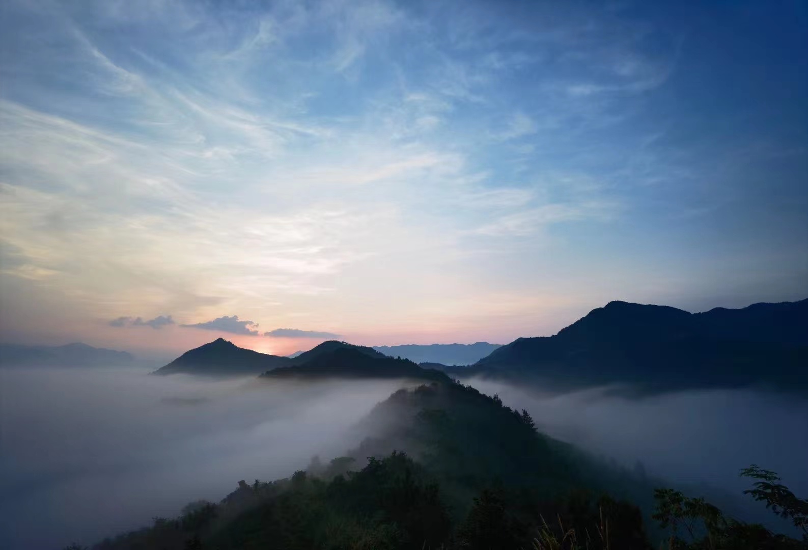 歙县霞坑镇：群山雅如画  烟海妙无穷