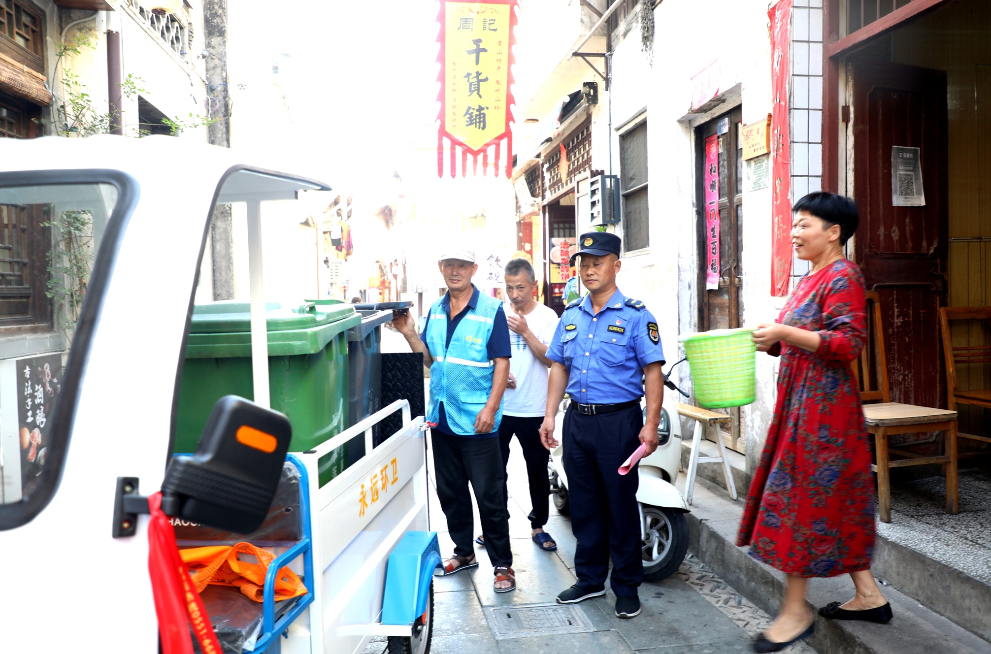 歙县：撤桶入巷收垃圾