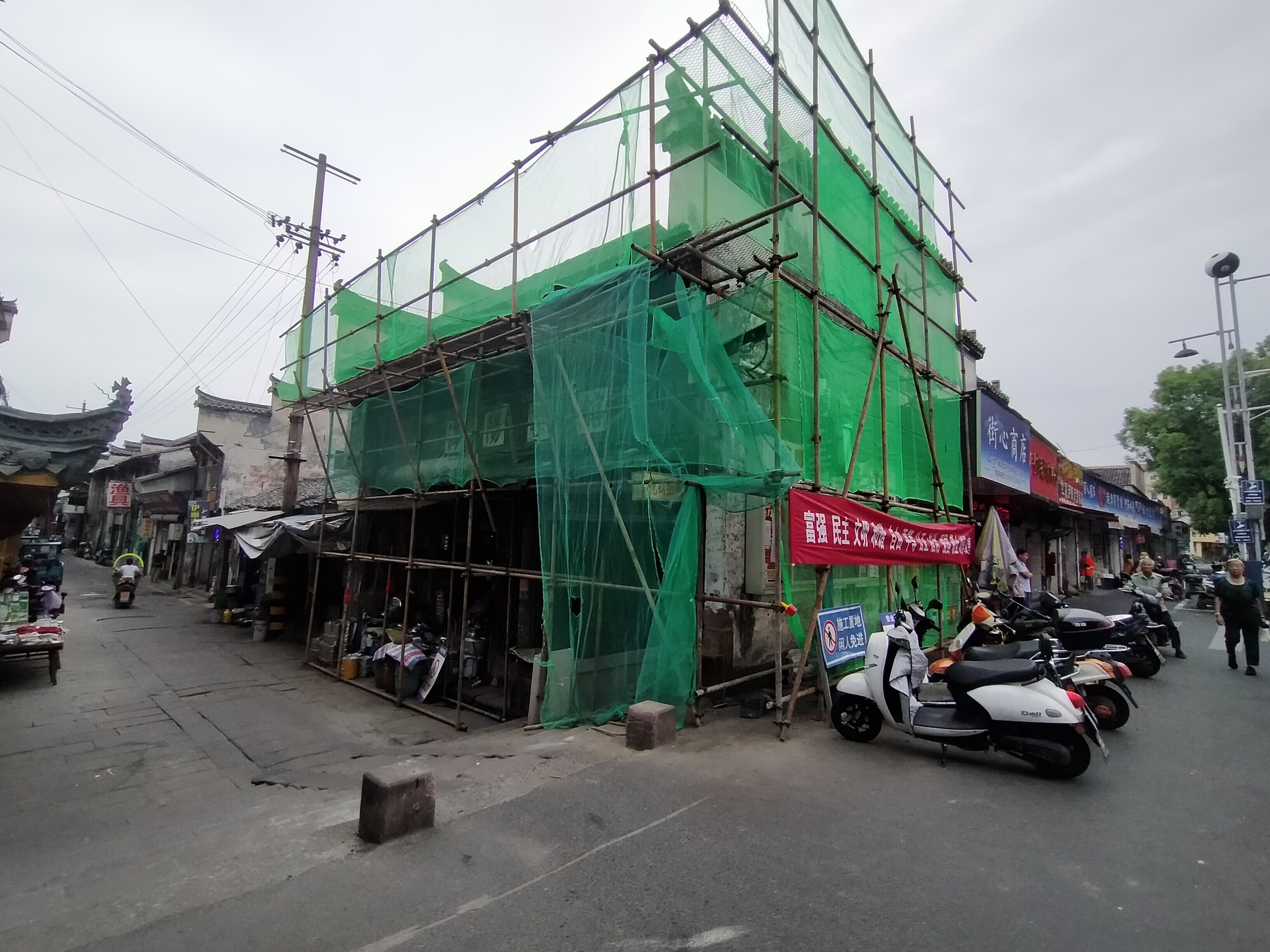 休宁县：一条“沉睡”的古街被“唤醒”