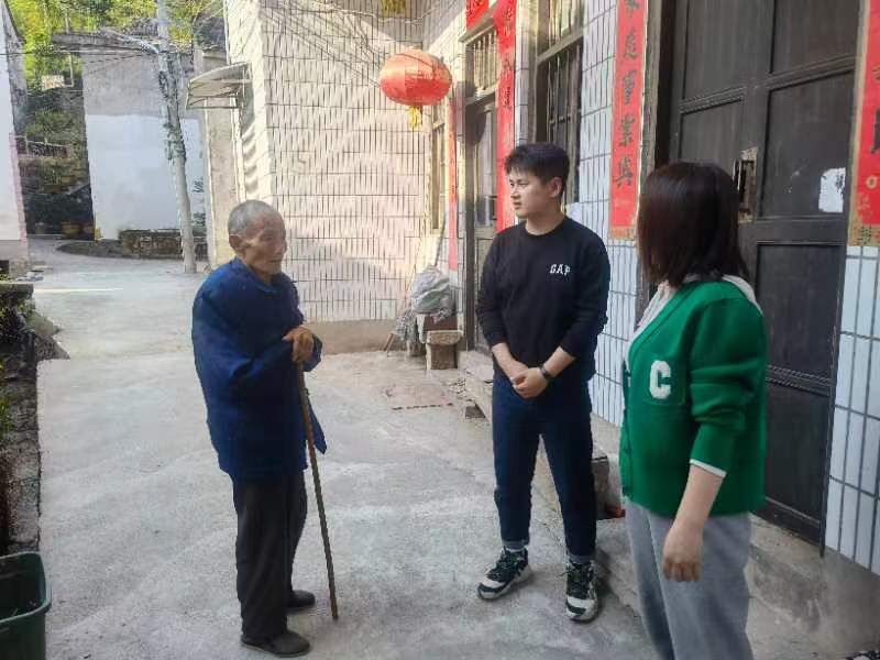 歙县霞坑镇：别样的夜生活 驻村夜访见实效