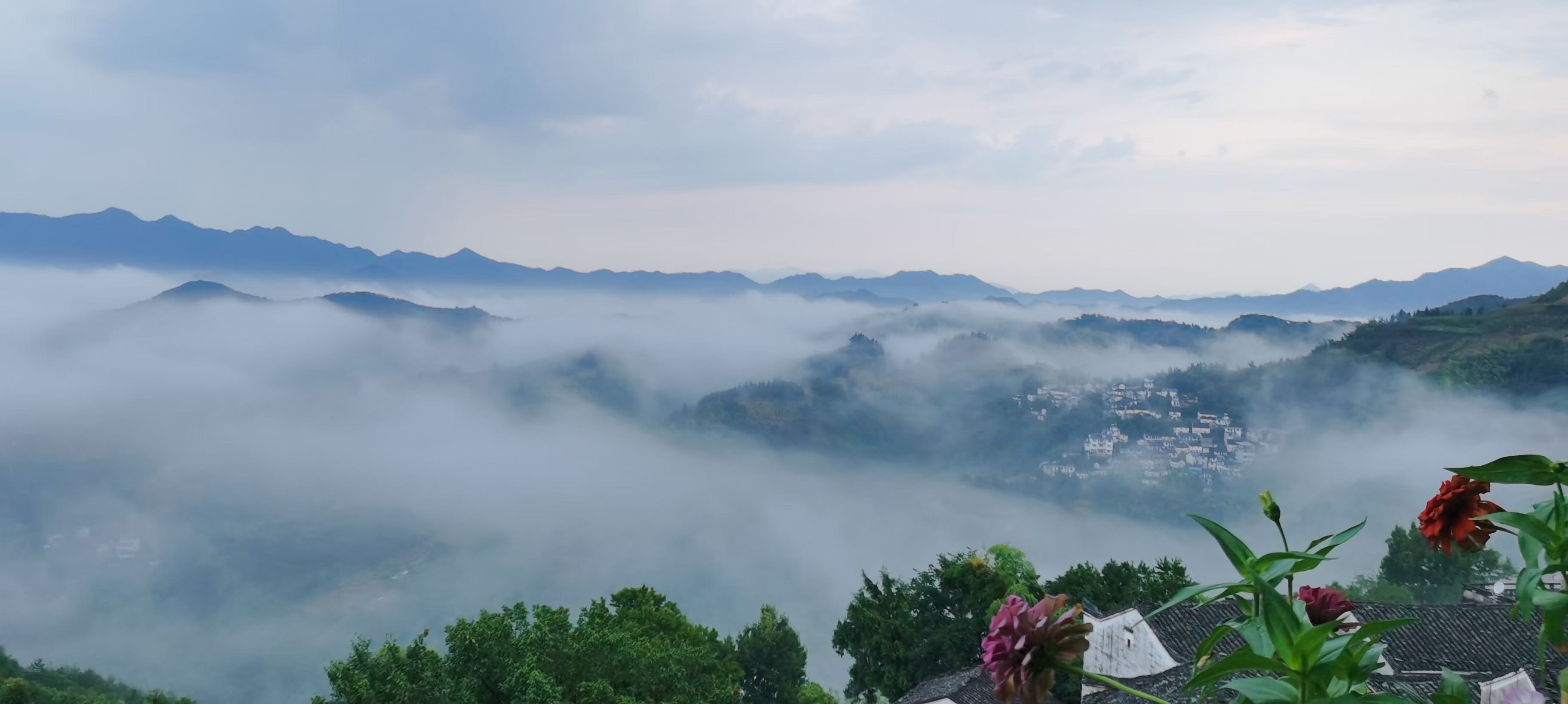 歙县霞坑镇：飘渺烟波溢苍穹  醉梦浮云游南国