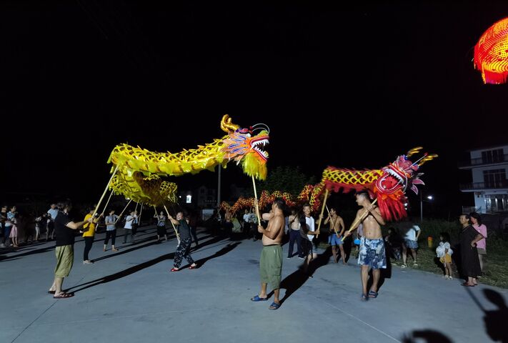 休宁县：舞火龙，庆丰收