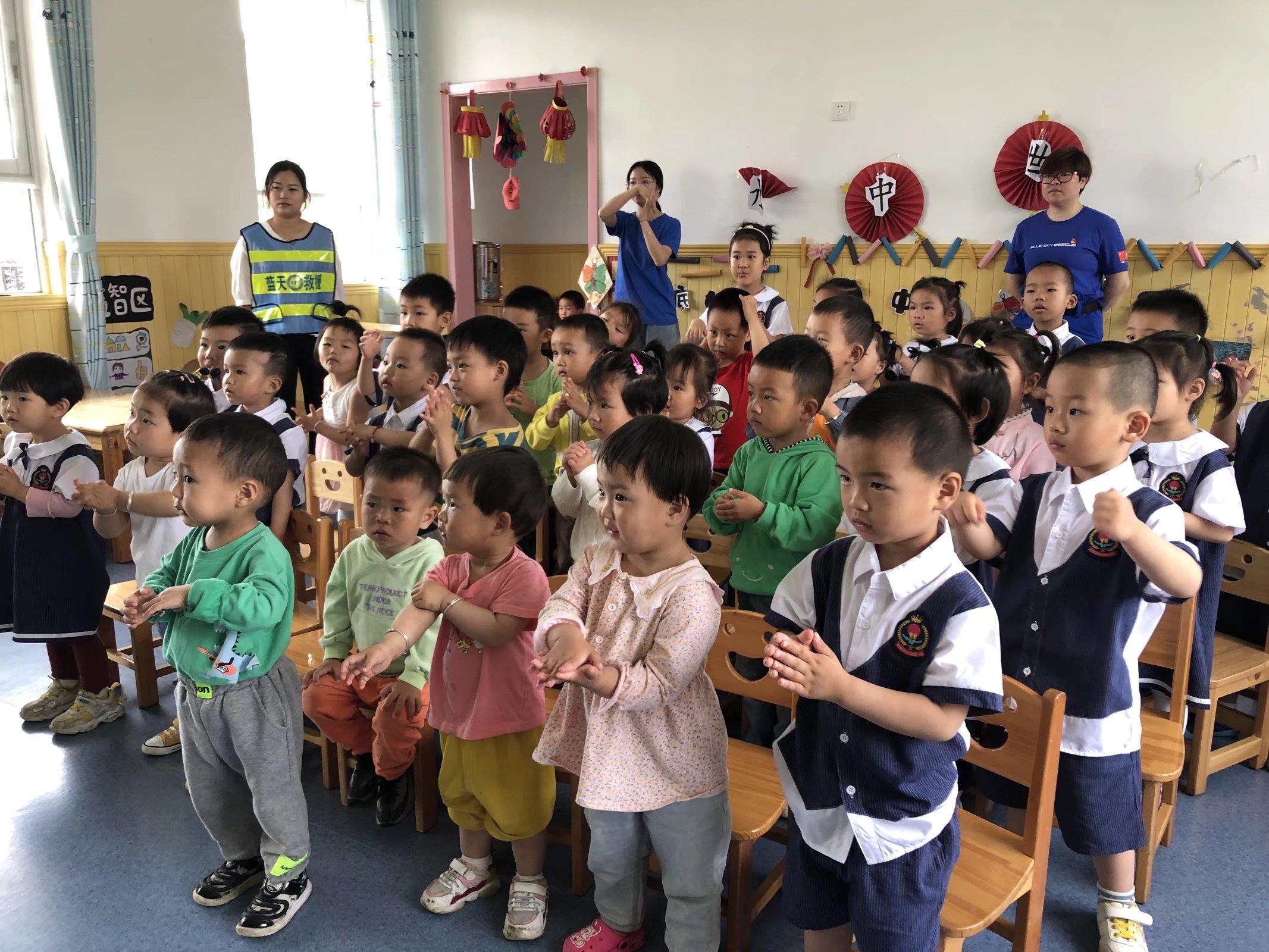 屯溪区屯光镇聚焦“老少幼” 办好民生实事
