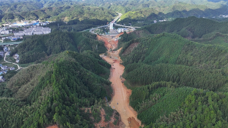 高速公路建设“提速”