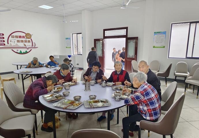 歙县徽城镇：小食堂大民生 秋意浓民心暖