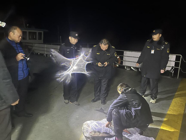 向夜间非法捕捞说“不”！