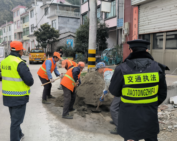 推进路域环境联动整治 共促节日出行畅安舒美