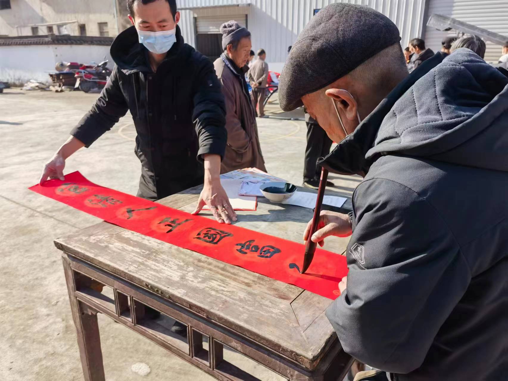 祁门县祁红乡：笔墨丹青书廉洁  风清气正迎新春