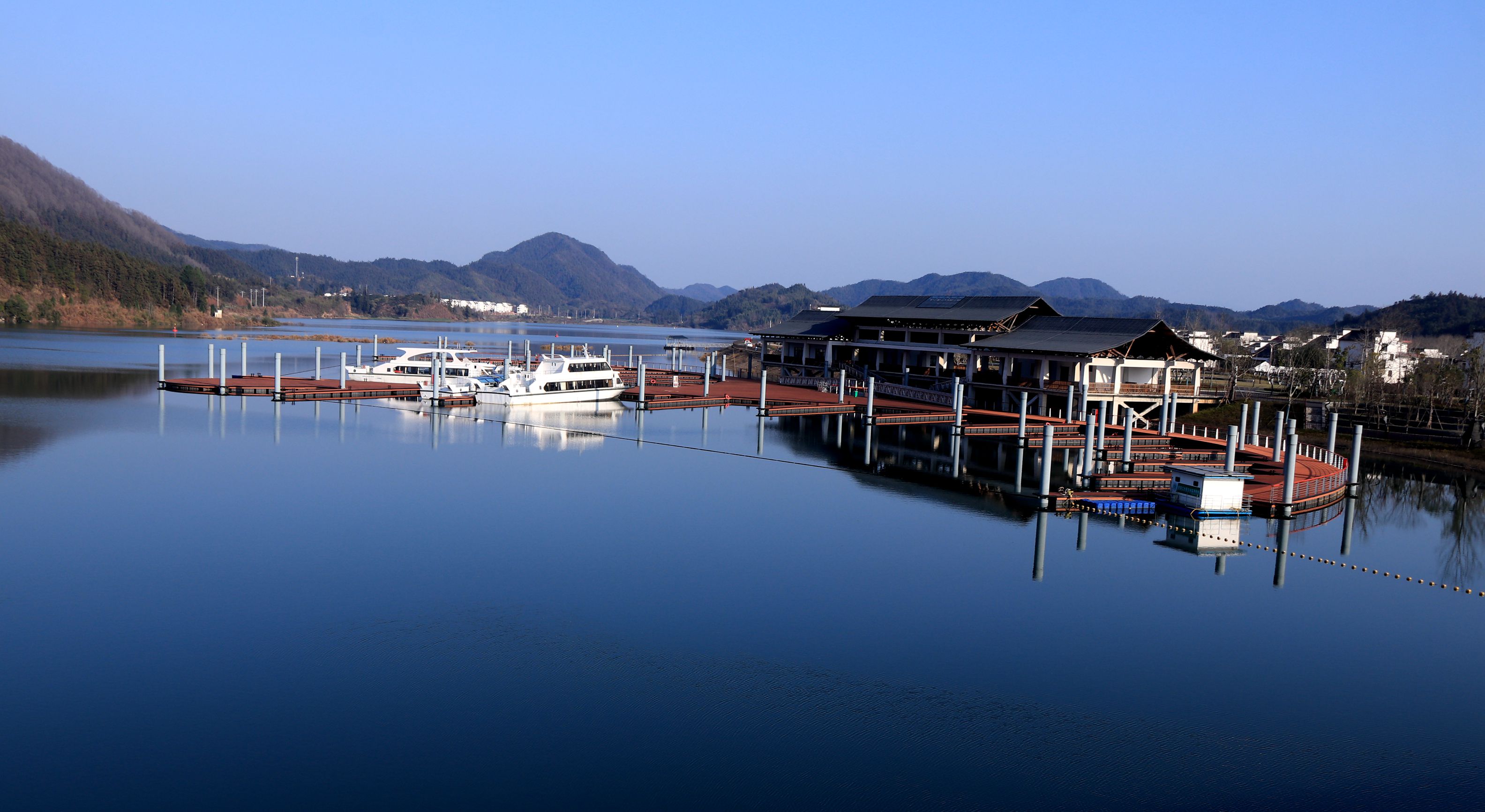 休宁：天蓝水碧月潭湖　新安山居养生地　