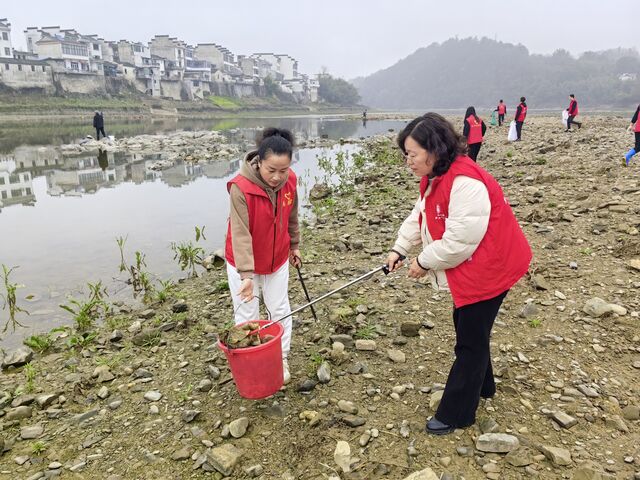 歙县徽城镇：“河”我一起，“长”护碧水