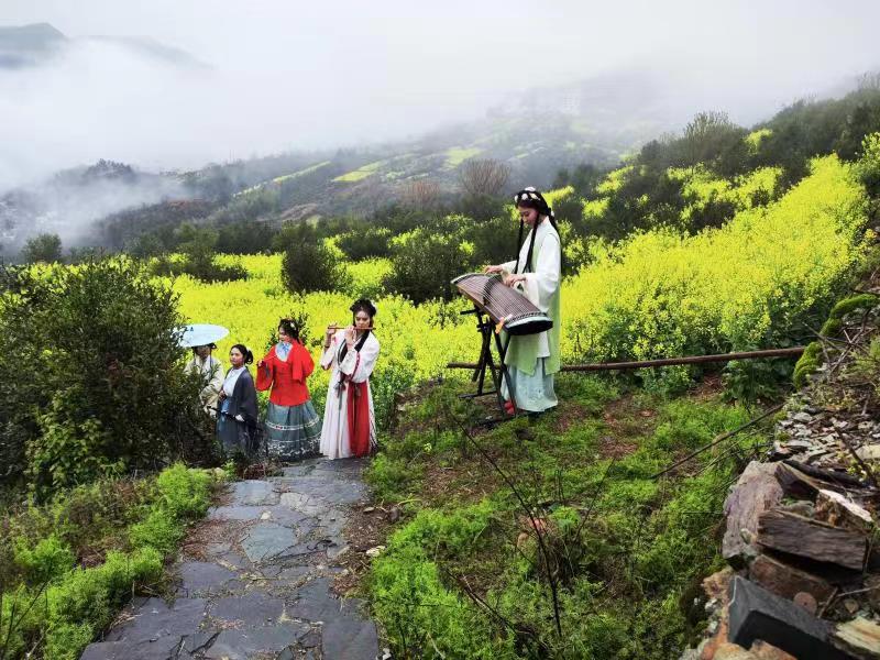 歙县杞梓里镇：“花”时间来坡山·漫步彩虹云巅路·赏人间烟火