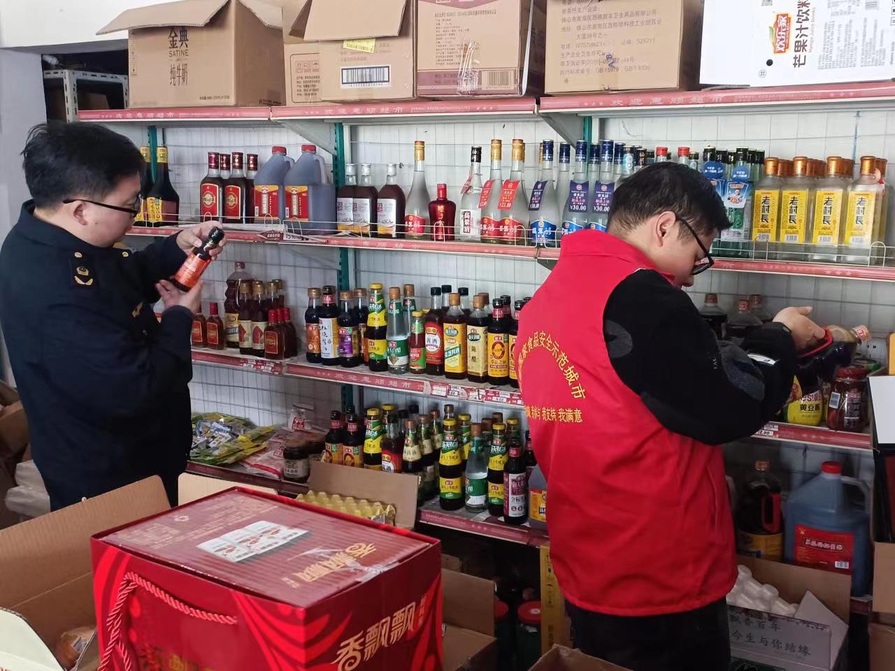 歙县北岸镇：开展食杂店整治，解决群众身边事