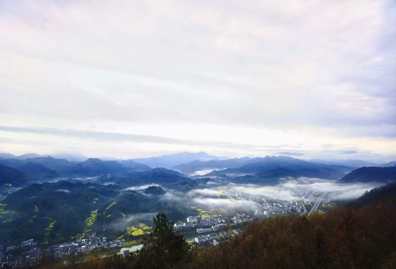 歙县霞坑镇：灵山多秀色，空水共氤氲