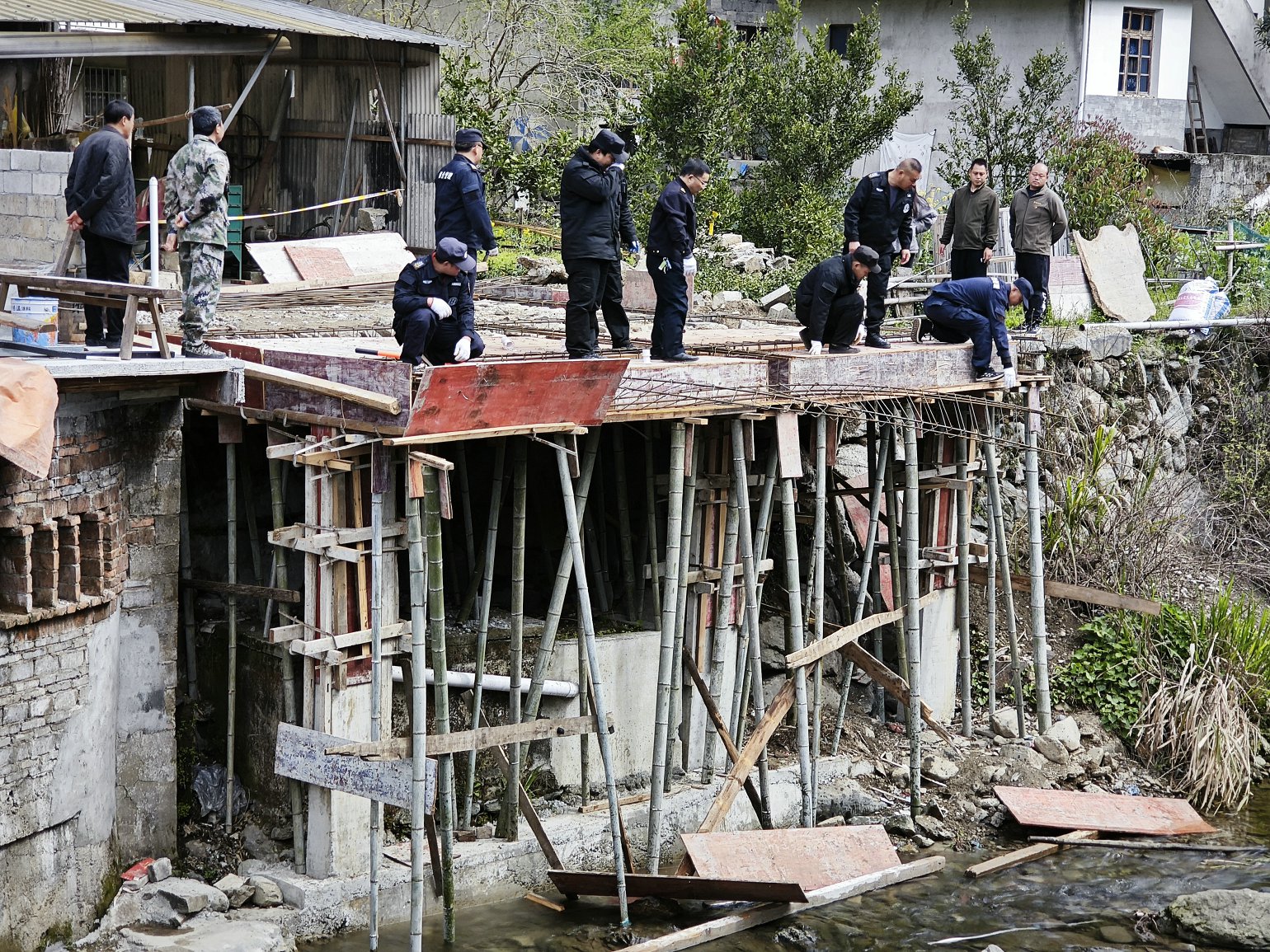 歙县新溪口乡：坚持“零容忍”依法拆除违建