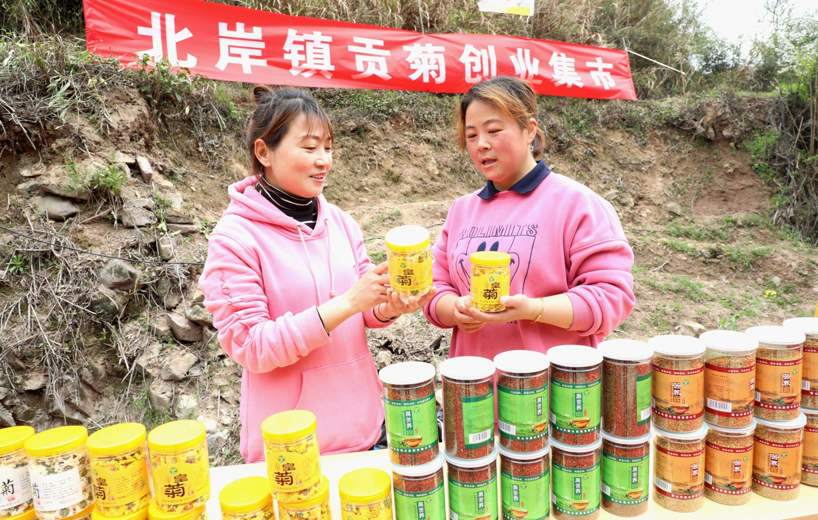 歙县：春耕节上赛农事 农家“土货”受欢迎
