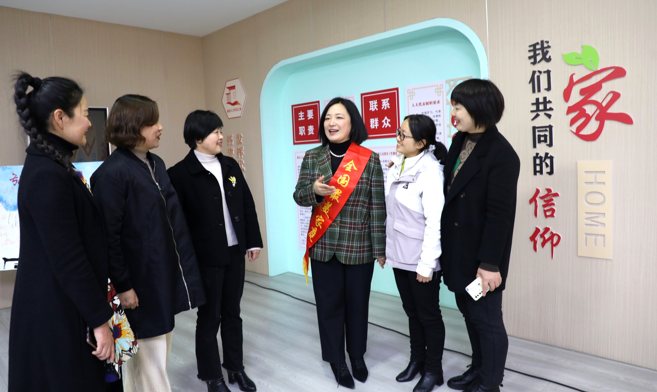 歙县：女代表传家风 三八节提素质