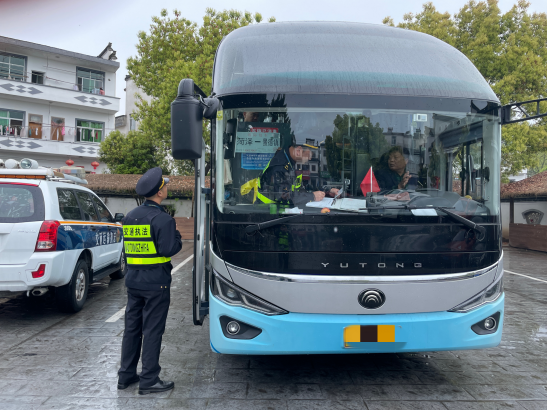 交通执法助力旅游客运复苏