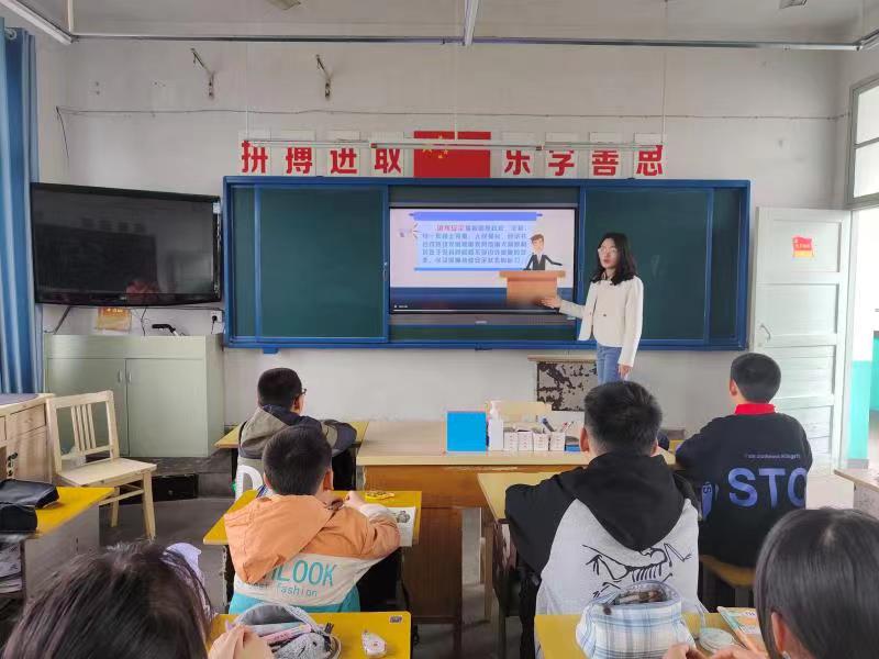 休宁县汊口中心小学：书香校园话国安