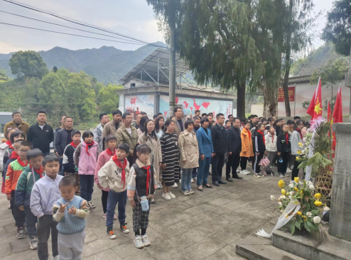 【网络中国节·清明】歙县武阳乡：祭扫烈士陵园，缅怀革命先烈