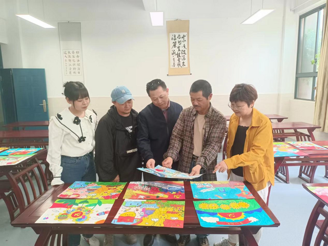 屯溪区屯光镇组织开展“党是阳光我是苗”少儿书画作品展