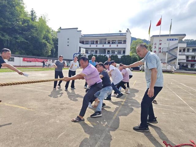 歙县森村乡：趣味运动庆端午 森村干群展英姿