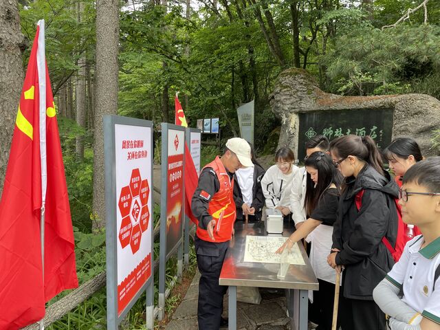 志愿“红”处处绽放  文明旅游蔚然成风