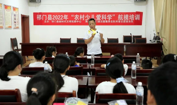 【科技工作者风采】王朝晖：致力科技教育 点燃学子的“飞天梦”