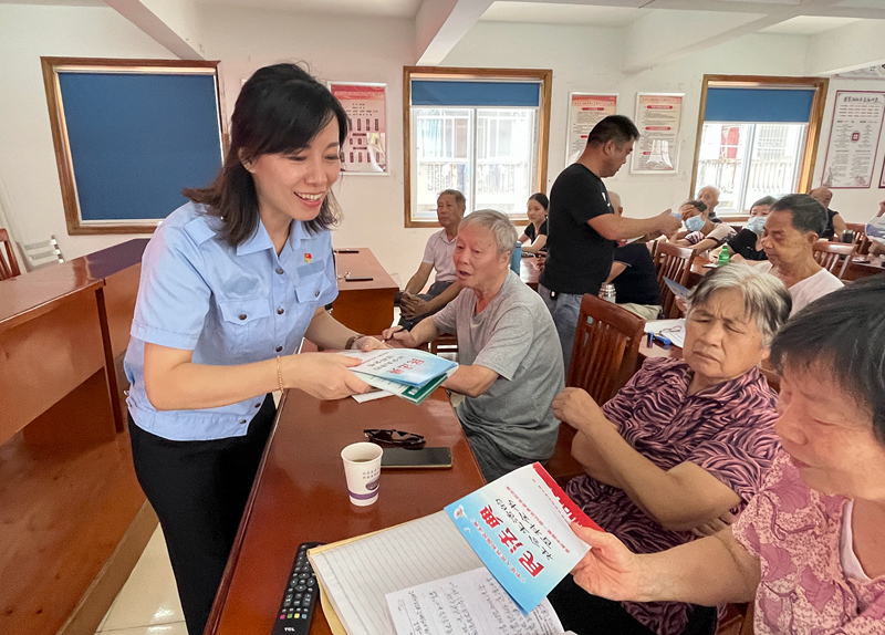 屯溪烟草专卖局：送学+宣讲 普法“接地气”