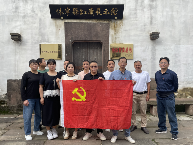 参观革命圣地 感受革命精神