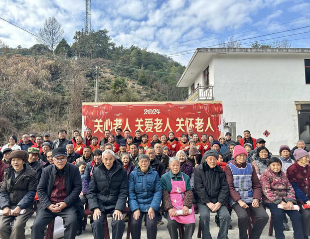 关爱老人显真情  喜迎新春送温暖