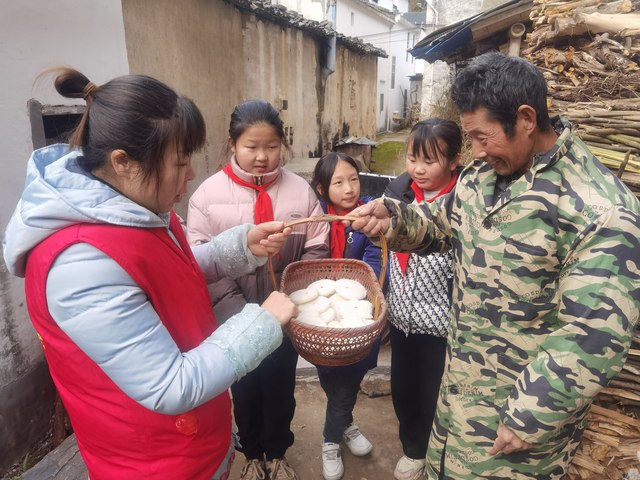 徽州区呈坎镇：米粿飘香 与爱“童”行