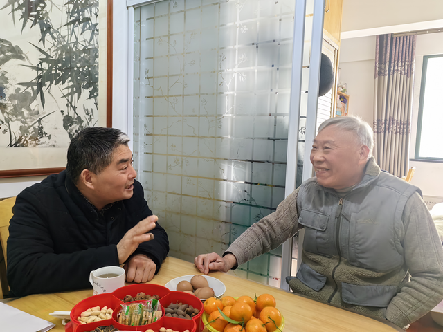 徽州区审计局走访慰问退休干部