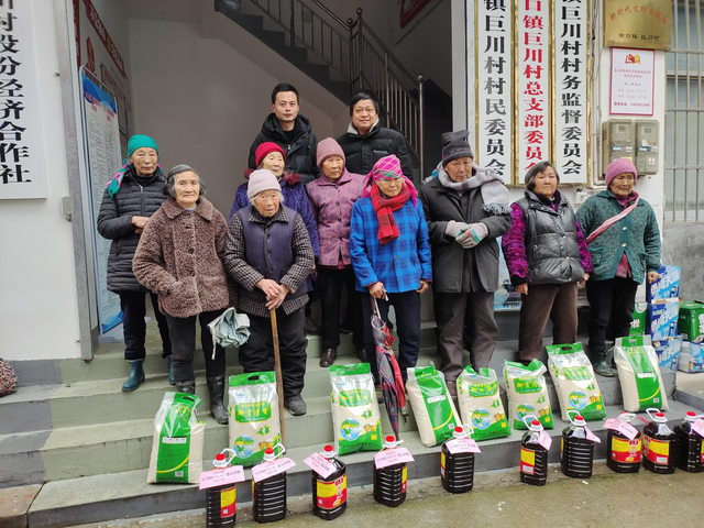 情暖新春奉爱心 关爱老人做公益