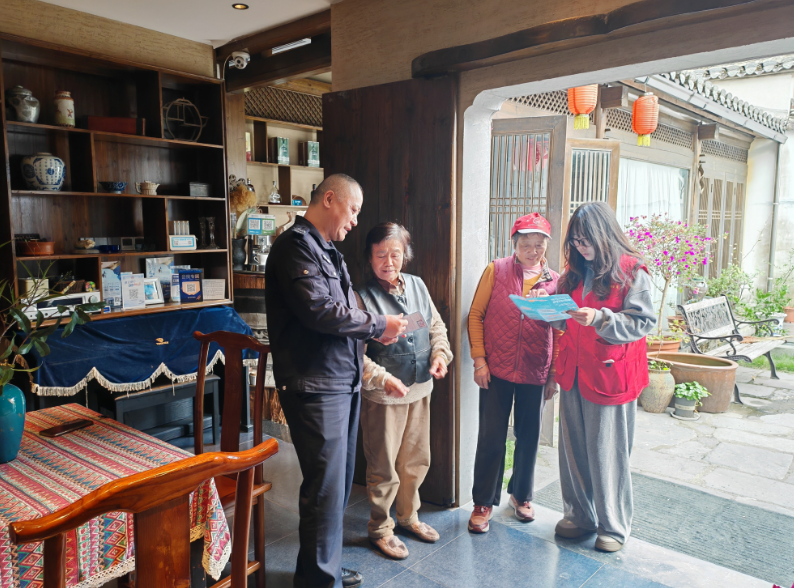 黟縣西遞鎮：“面對面”講安全“心連心”筑平安